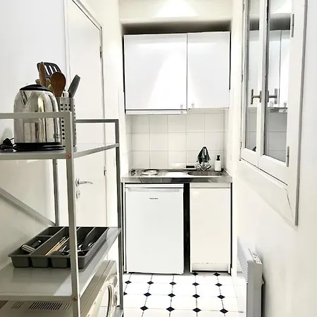 New Eiffel Tower View Studio / Etoile Paris