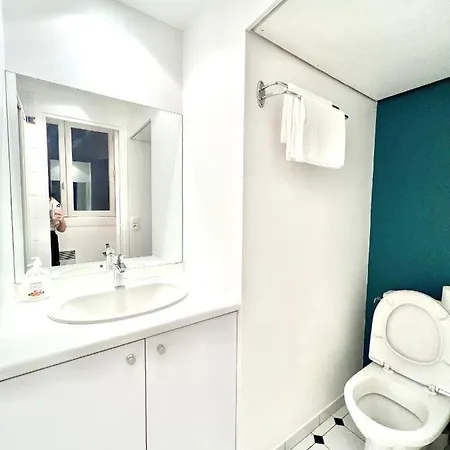 New Eiffel Tower View Studio / Etoile