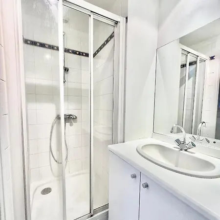 New Eiffel Tower View Studio / Etoile Paris